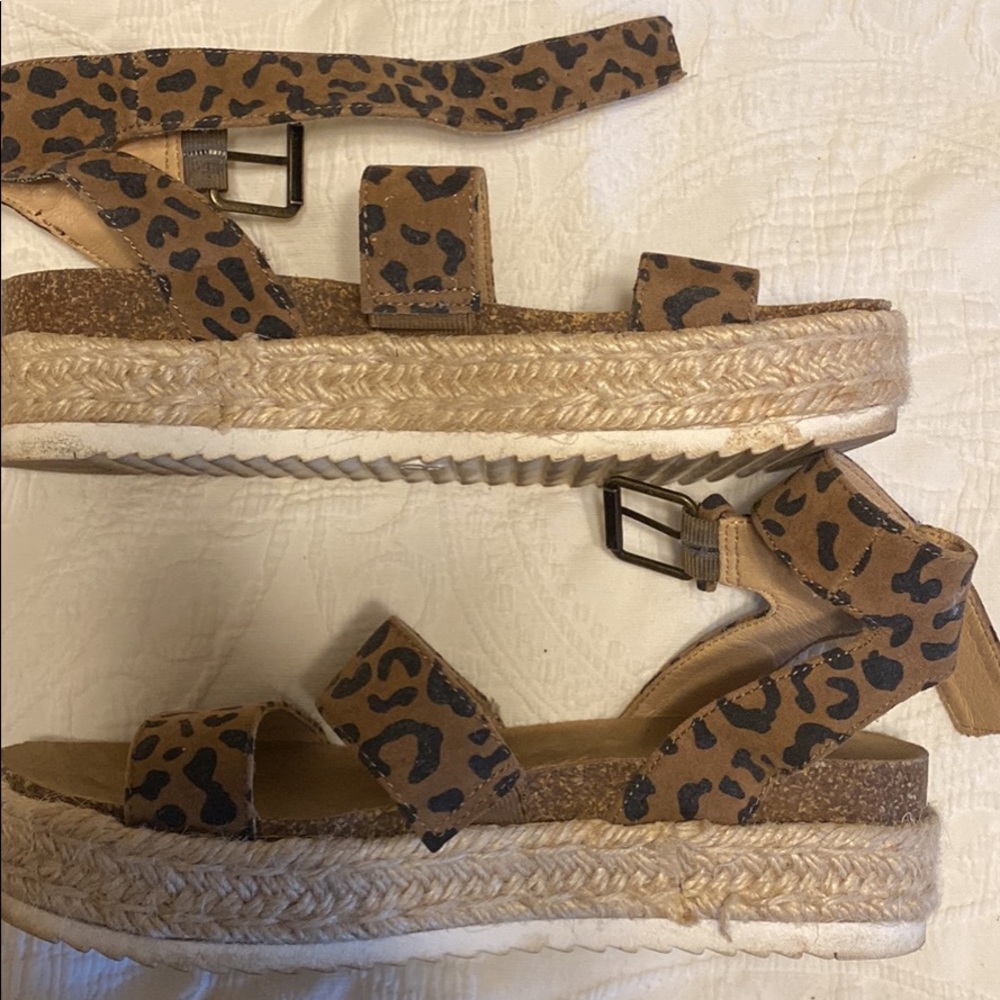 Platform leopard sandals
